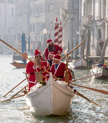 Christmas Vogalonga in Venice